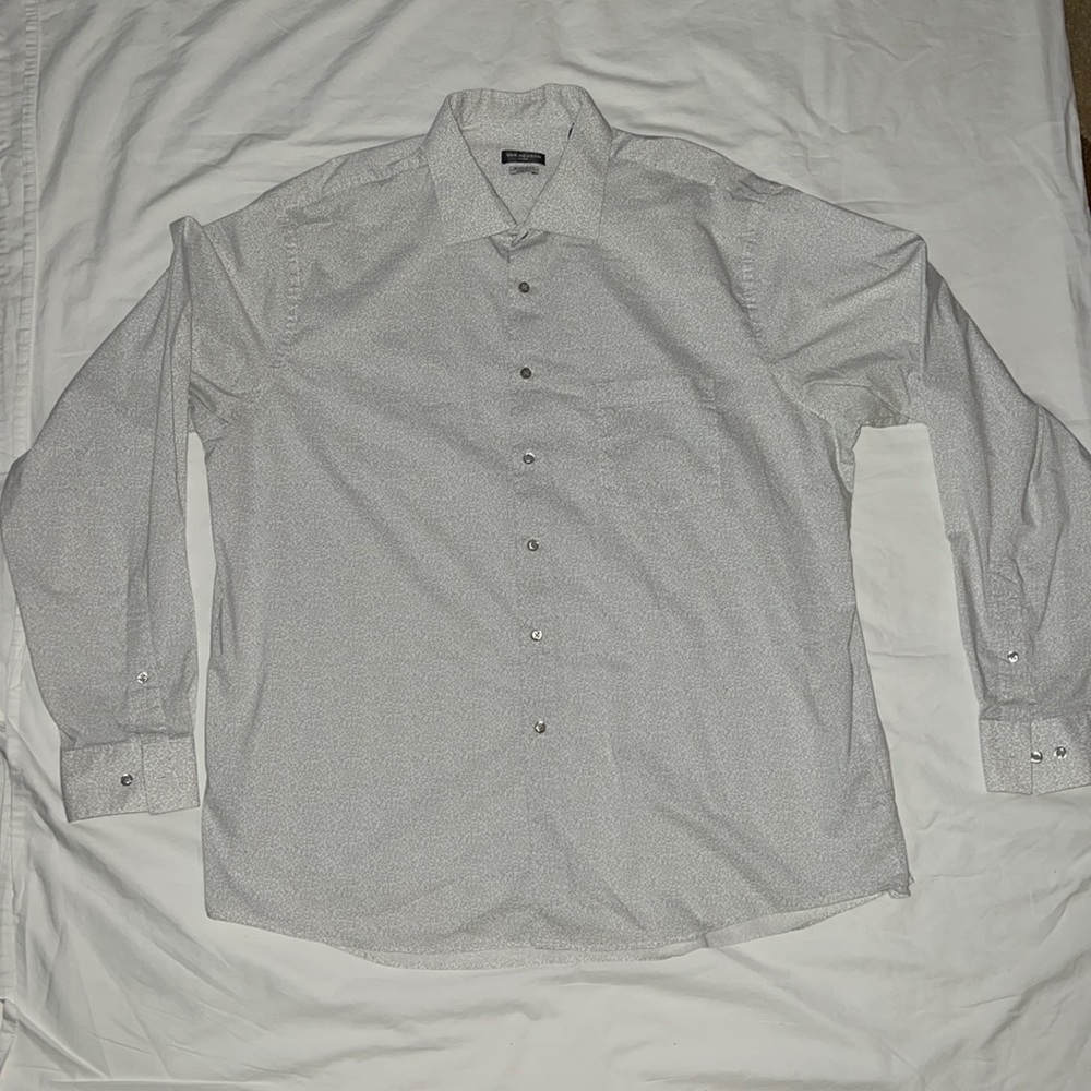 Mens Van Heusen flex regular fit dress shirt.